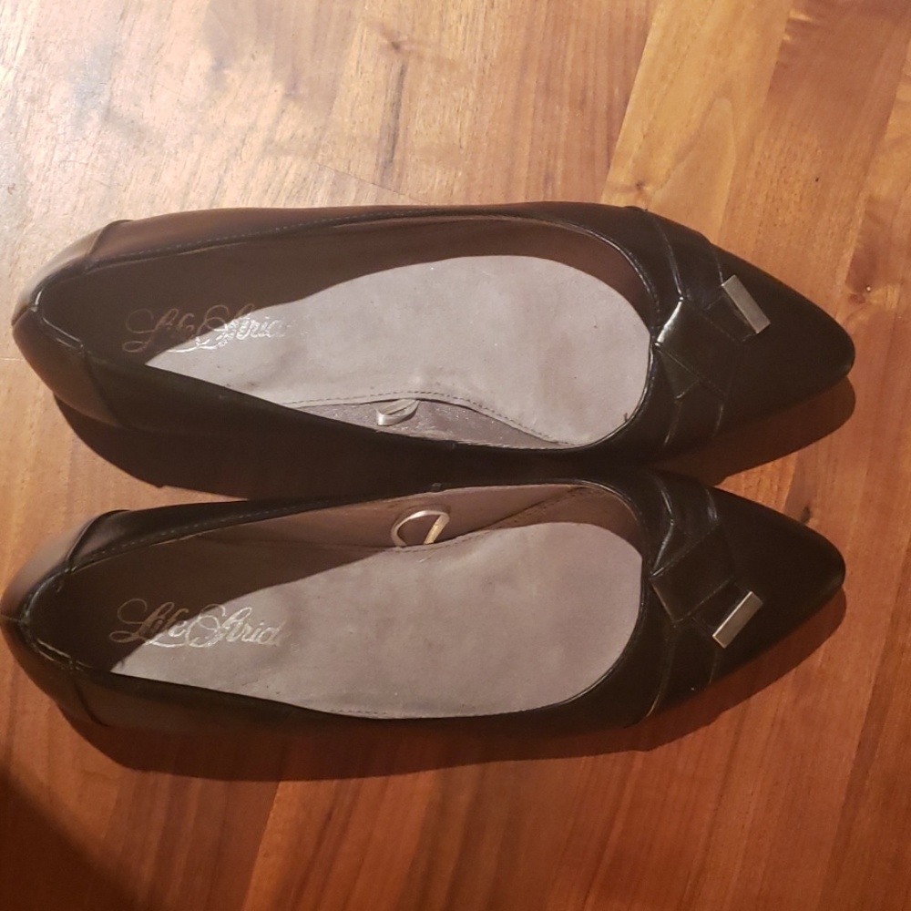 Life Stride black flats